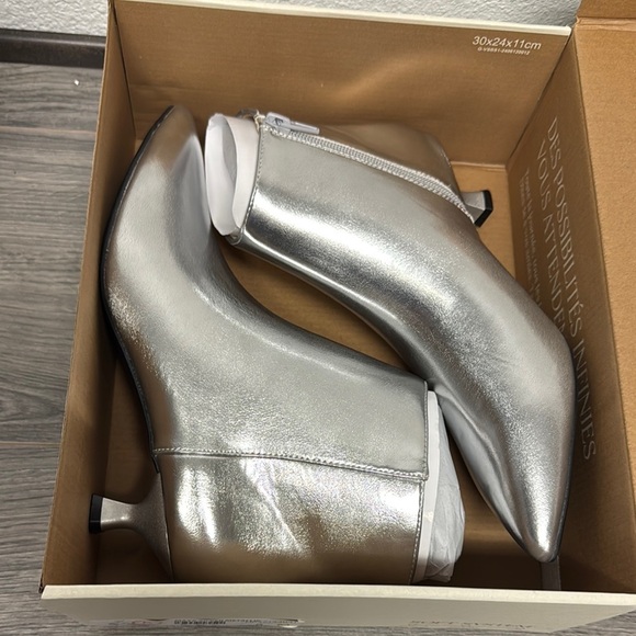 LifeStride Maya Ankle Bootie In Silver (WIDE) - Picture 2 of 10